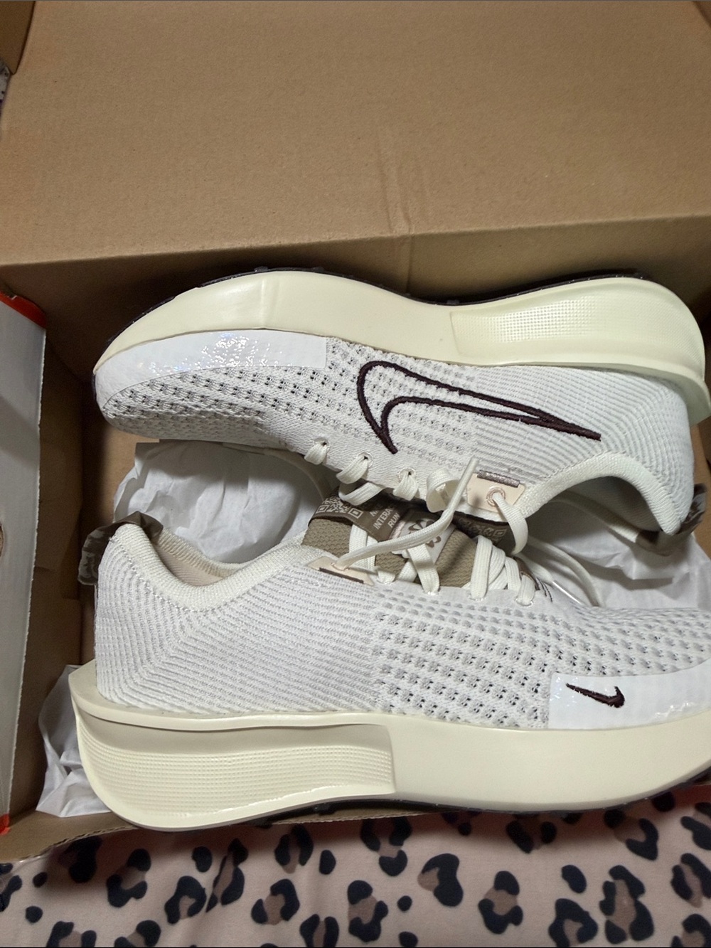 New in box Nike Interact Run offWhite & brown swoosh Athletic Sneakers